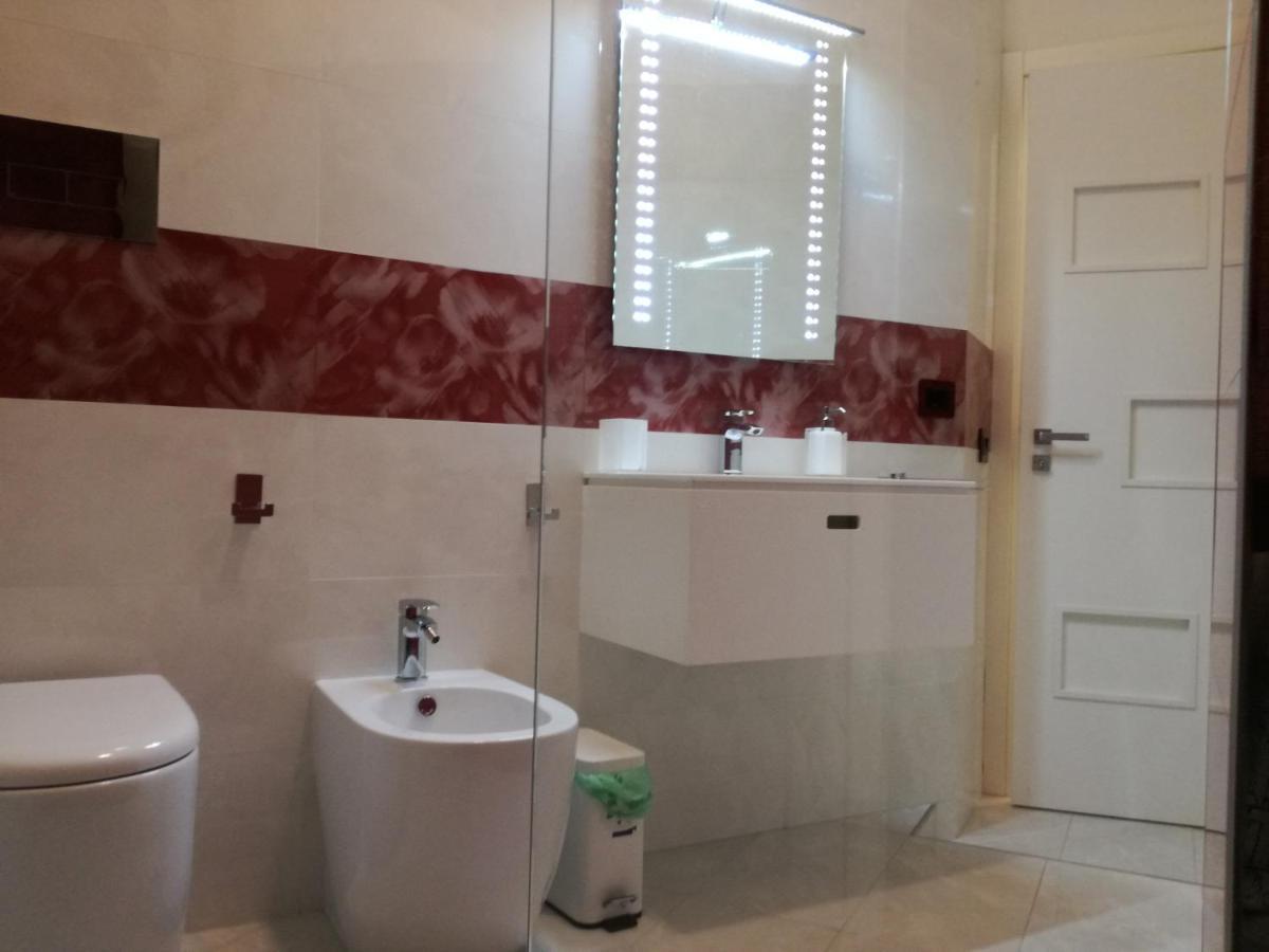 B&B Stefani Salerno Bagian luar foto