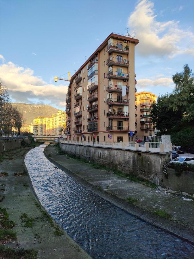 B&B Stefani Salerno Bagian luar foto