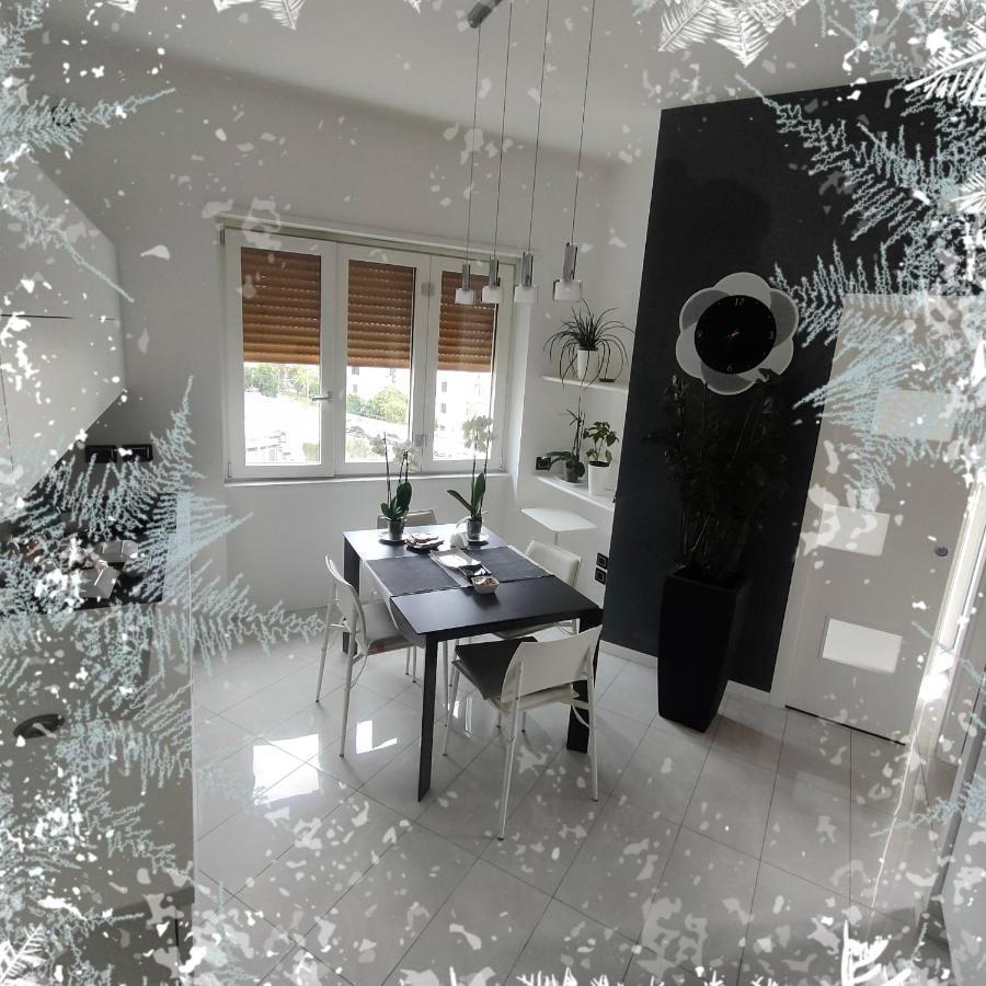 B&B Stefani Salerno Bagian luar foto