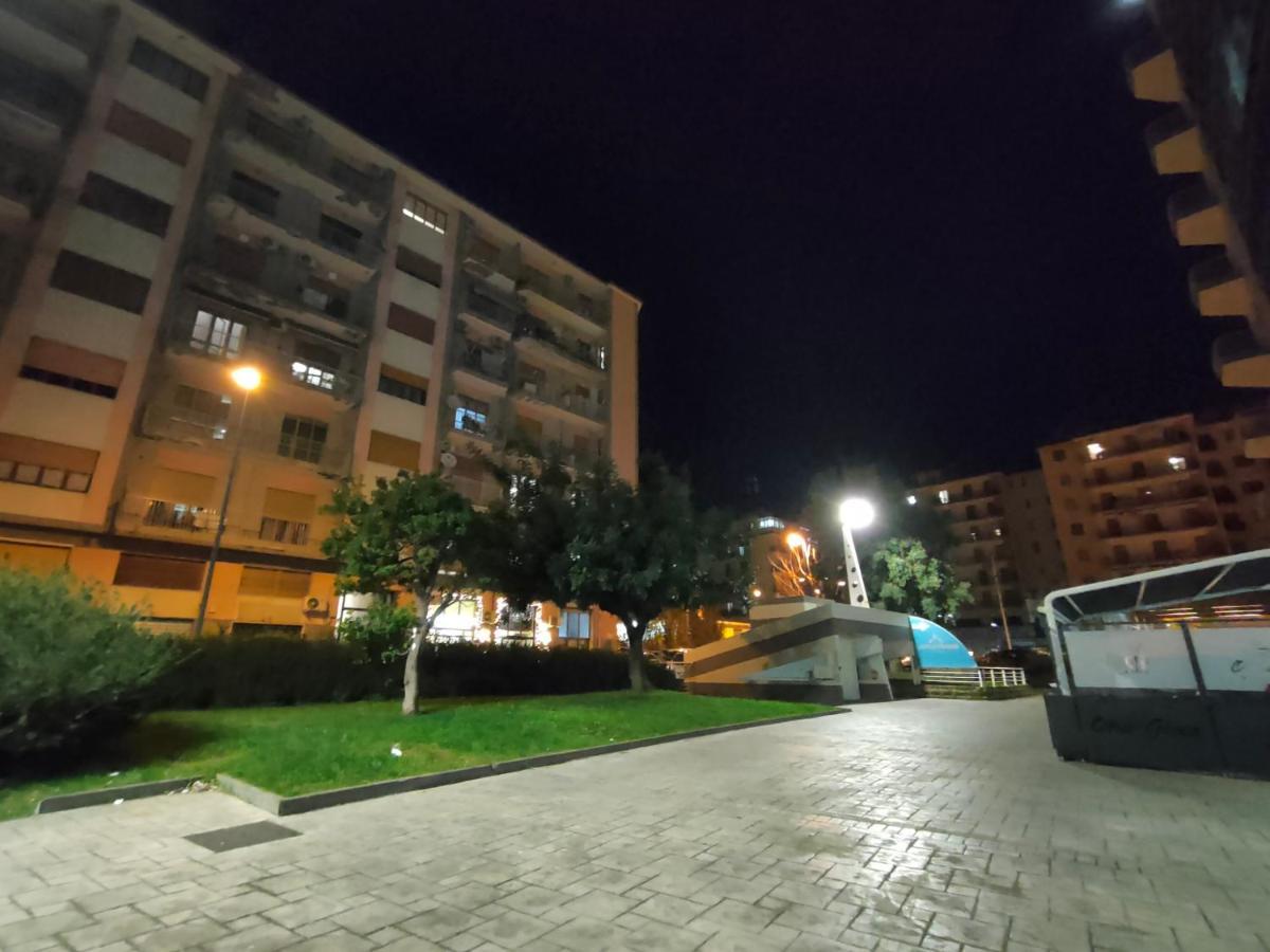 B&B Stefani Salerno Bagian luar foto