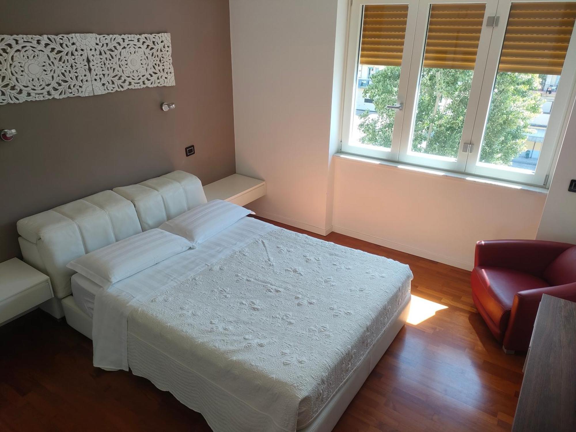 B&B Stefani Salerno Bagian luar foto