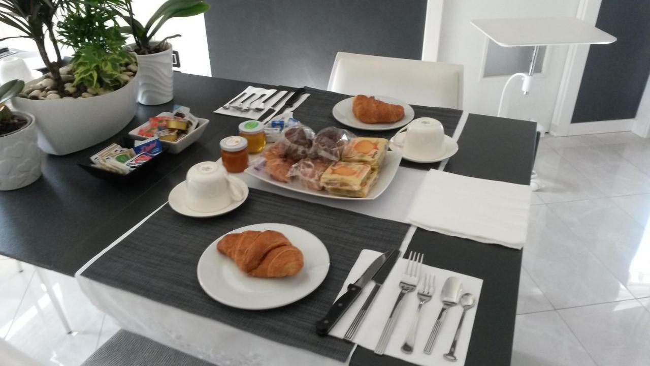 B&B Stefani Salerno Bagian luar foto
