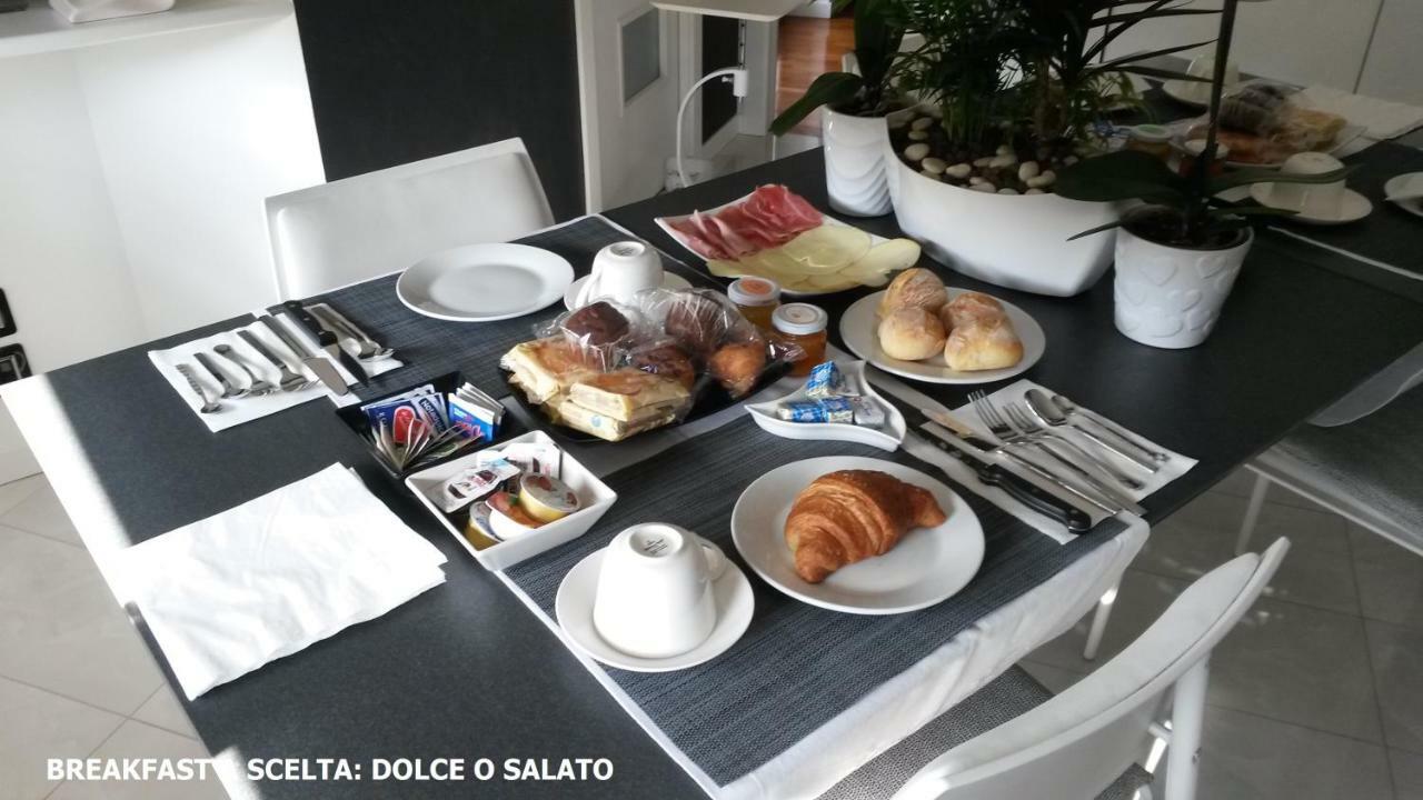 B&B Stefani Salerno Bagian luar foto